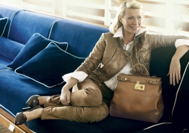 Herečka Gwyneth Paltrowová v reklamní kampani na luxusní kabelky.