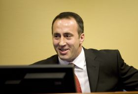 Výbušný verdikt. Haag zbavil Haradinaje obvinění z válečných zločinů.