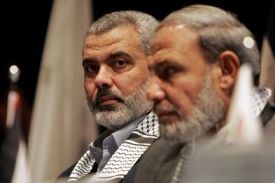 Palestinský premiér a čelný představitel Hamasu (vlevo) Ismáíl Haníja.
