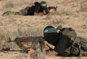 Výcvik ozbrojenců Hamasu během letošního léta v Gaze.