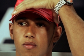 Lewis Hamilton hledí vstříc svému prvnímu vítězství. Kdy se ho dočká?