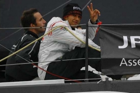 Lewis Hamilton na palubě jachty.