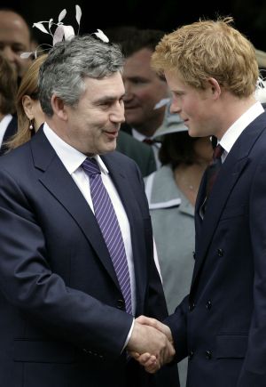 Premiér Brown & princ Harry (2)
