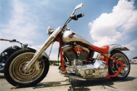 Upraverný motocykl Harley Davidson