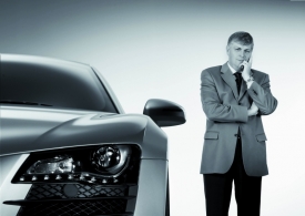 Ředitel vývoje pohonných jednotek sportovní divize značky Audi Wolfgang Hatz má rozum. Podle něj zkratka RS na těžkopádné SUV, těžký turbodiesel ani hybrid nepatří.