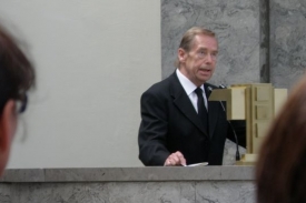 Podpíral naše životy, aniž by za to něco očekával, řekl Václav Havel.