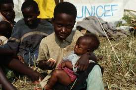 Sirotčinec UNICEF ve Rwandě, nedatov&aacute;no.