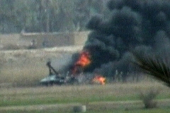 Záběry sestřelené helikoptéry v Iráku ve zprávách televizních zpráv agentury AP.