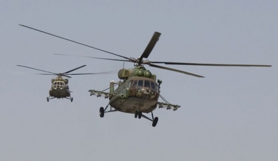 Ruské helikoptéŕy převážející gruzínské válečné zajatce.