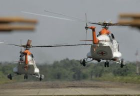 Venezuelské vrtulníky letí pro propuštěné rukojmí FARC.
