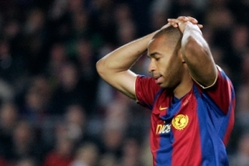 Francouzský fotbalista Thierry Henry chce opustit Barcelonu.