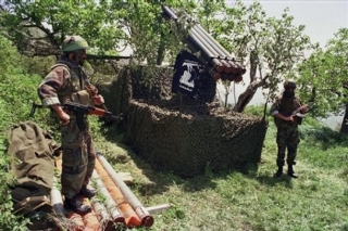 Hizballáh a odpalovací stanoviště raket typu Kaťuša.