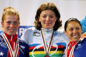 Jana Horáková (uprostřed) získala v roce 2004 zlato ve fourcrossu.