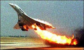 Hořící Concorde při osudném startu v Paříži.