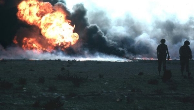 Vpomínky na válku s Irákem. Hořící ropné vrty v Kuvajtu.