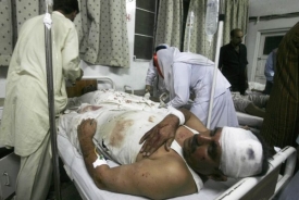 Islámábádské nemocnice přijali téměř tři stovky zraněných.