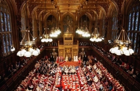 Britská sněmovna lordů. Její ctihodní členové jako úplatkáři?