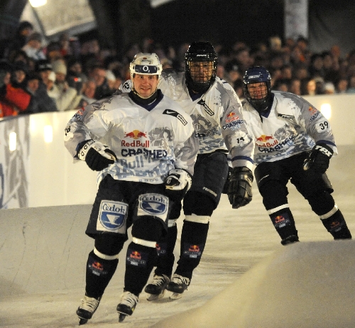 V ledovém korytě si zasoutěžili i čeští hokejisté.