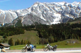 Začátek cesty - rakouské Alpy, květen 2003.