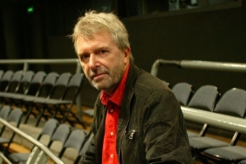 Odvolání kritiků odsuzuje i ředitel divadla Archa, Ondřej Hrab.