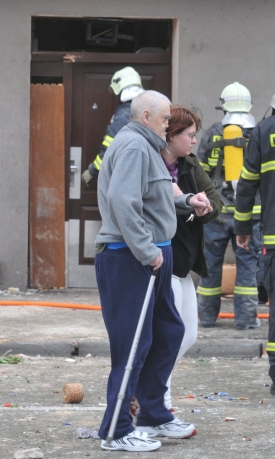 Bilance výbuchu: jedna žena zemřela, šest dalších lidí bylo zraněno.