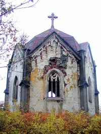 Hrobka Zedtwiců je jedinou zachovalou stavbou.