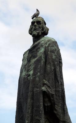 Osudný Jan Hus. Nevýhodná rekonstrukce stála Srpa místo ředitele.