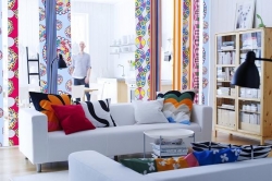 Vzorovan&eacute; z&aacute;clony lze poř&iacute;dit třeba u Ikea.