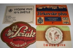 Staré pivní etikety.