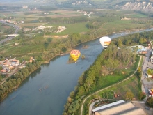 Z balonového koše je možné spatřit zemi z různých výšek i úhlů.