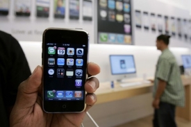 Za pouhý měsíc prodala firma Apple tři miliony iPhonů.
