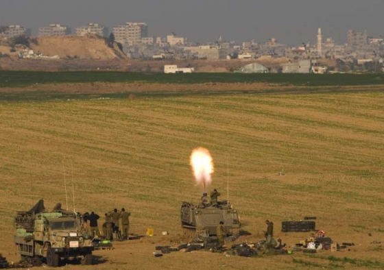 Izraelská artilerie ostřeluje město Gaza.