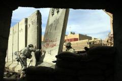 Američtí vojáci instalují bariéry v Bagdádu 28. ledna 2006