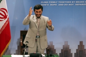 Íranský prezident Mahmúd Ahmadínežád na tiskové konferenci