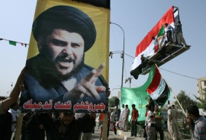 Iráčtí šíité demonstrují v Bagdádu proti přítomnosti USA v Iráku.