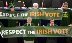 Respektujte irskou volbu. To hlásali i poslanci v Europarlamentu.