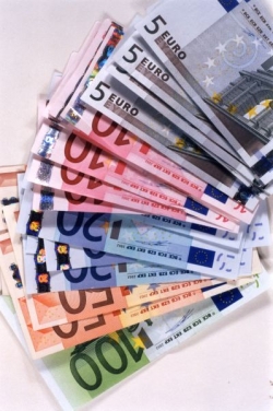 Euro vůči české koruně oslabilo.