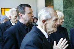 Václav Postránecký a Radovan Lukavský na pohřbu Svatopluka Beneše