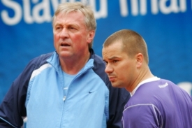 Premiér Topolánek a jeho přítel Marek Dalík na tenise.