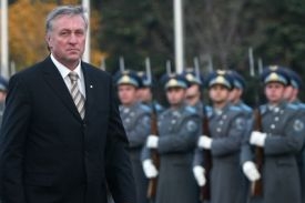 Premi&eacute;ra v&iacute;tala v Bulharsku čestn&aacute; str&aacute;ž, v Česku čel&iacute; kritice.