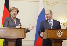 Merkelová a Putin, Moskva, 8. března 2008.