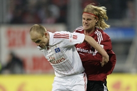 David Jarolím v prvním zápase proti Bayeru Leverkusen.