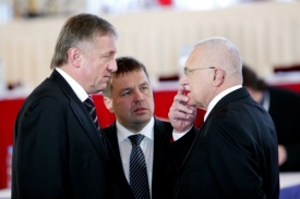 Prezident Václav Klaus se radí s premiérem Mirkem Topolánkem.