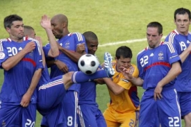 Fotbalový zápas mezi Francií a Rumunskem mnoho krásy nenabídl.