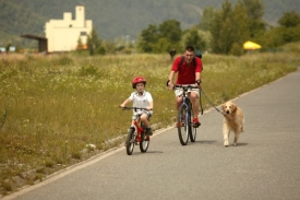 Jízda na kole patří ke stále oblíbenějším rekreačním sportům.