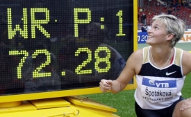 Barbora Špotáková se svým rekordem.