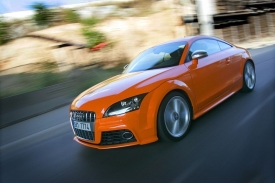 V oranžové barvě za příplatek je Audi TTS nápadné snad až příliš.