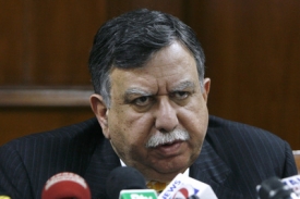 Shaukat Tareen hovoř&iacute; dnes na konferenci v Kar&aacute;č&iacute;