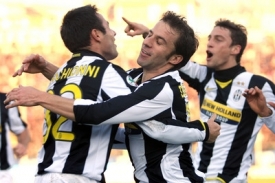 Alessandro del Piero se raduje z gólu do sítě Bergama.