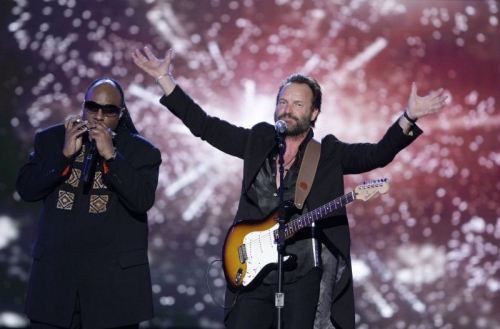 Stevie Wonder (vlevo) a Sting nejvíc roztančili přítomné publikum.